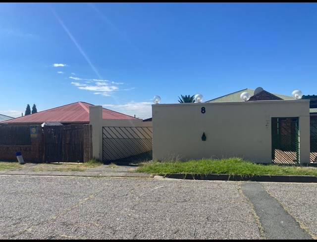 4 BEDROOM HOUSE FOR SALE IN SOUTH HILLS